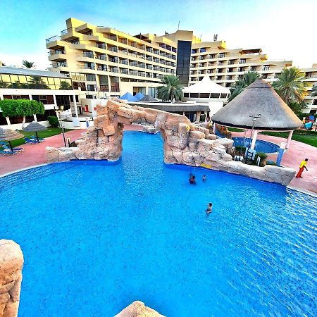 Danat Al Ain Resort Экстерьер фото The swimming pool at the hotel