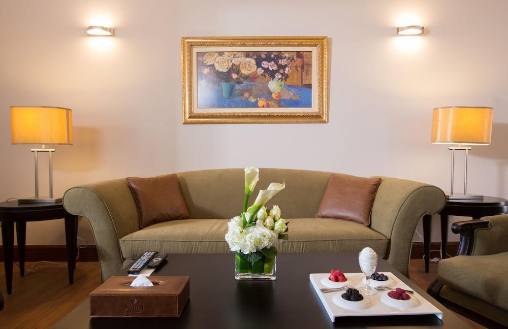 Danat Al Ain Resort Экстерьер фото A living room at the hotel
