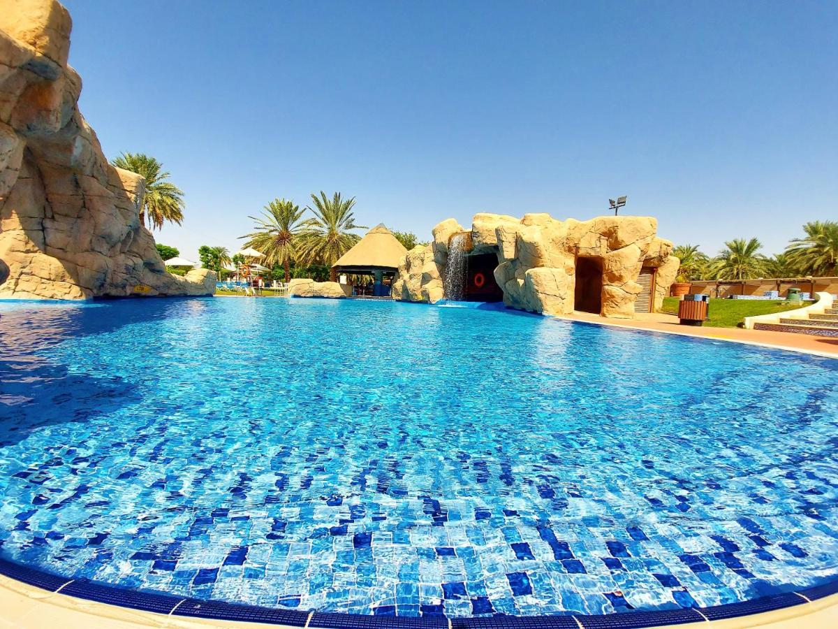 Danat Al Ain Resort Экстерьер фото The swimming pool at the resort