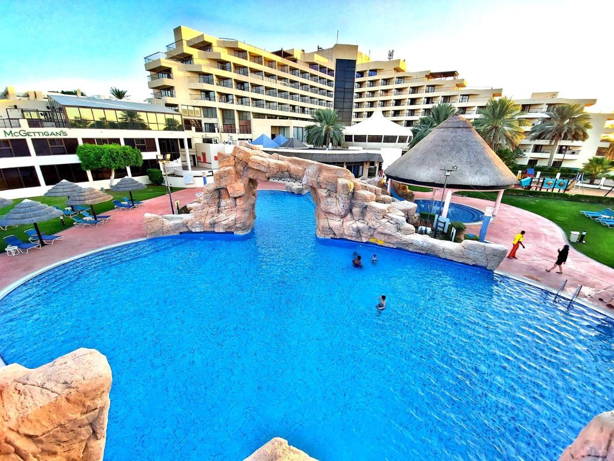Danat Al Ain Resort Экстерьер фото The swimming pool at the hotel