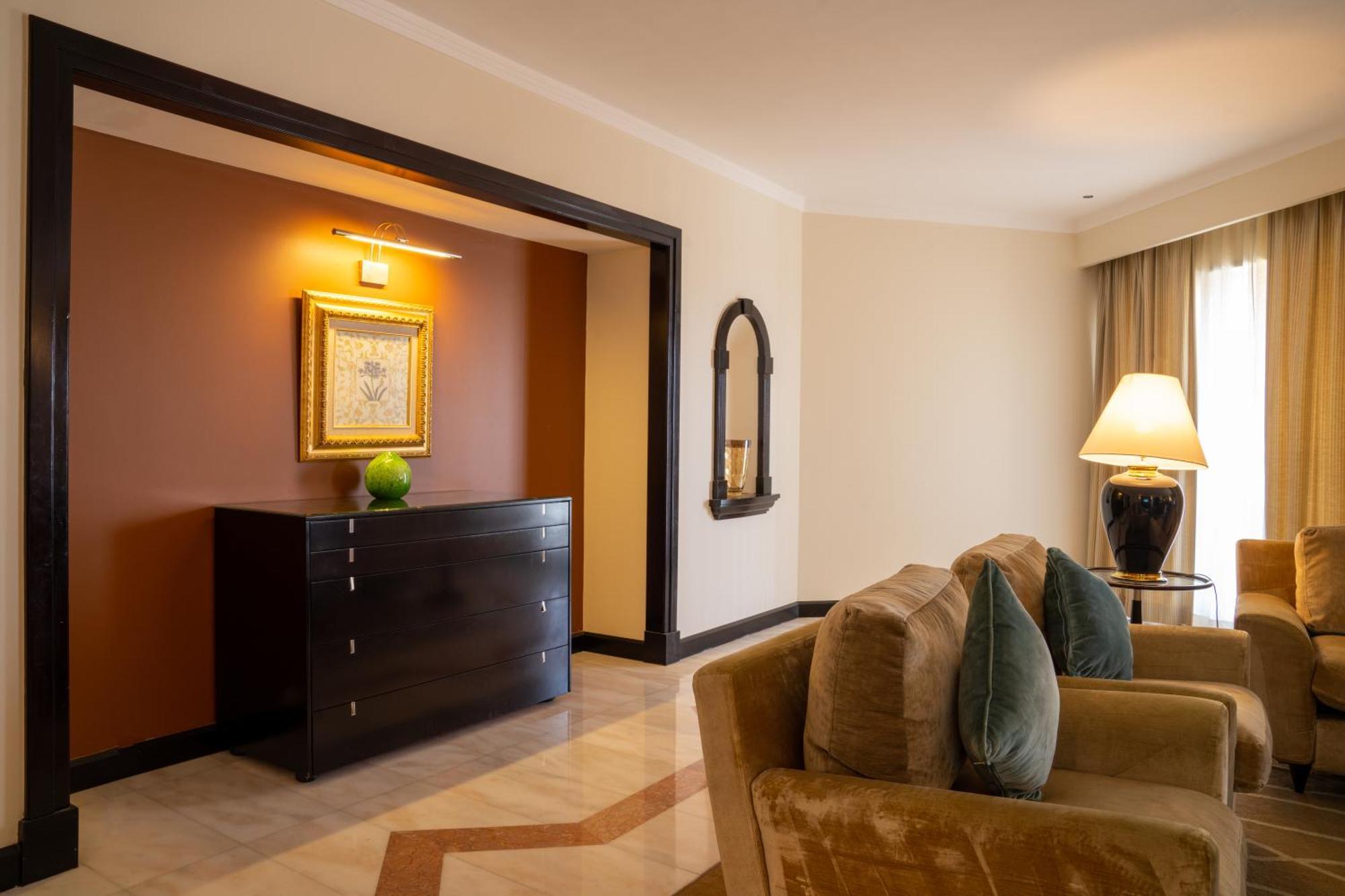 Danat Al Ain Resort Экстерьер фото A suite at the Taj Mahal Palace, Mumbai