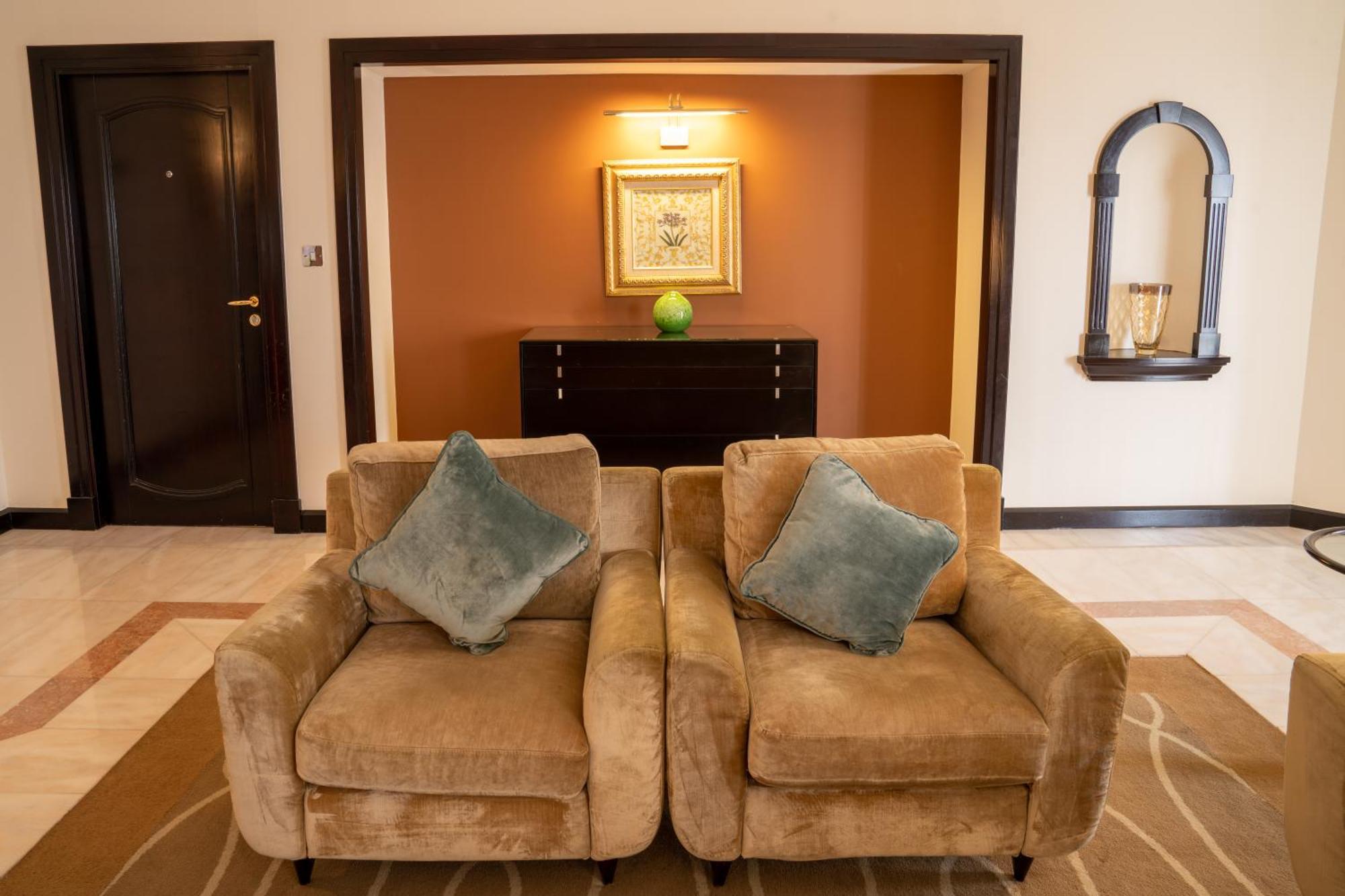Danat Al Ain Resort Экстерьер фото A sofa