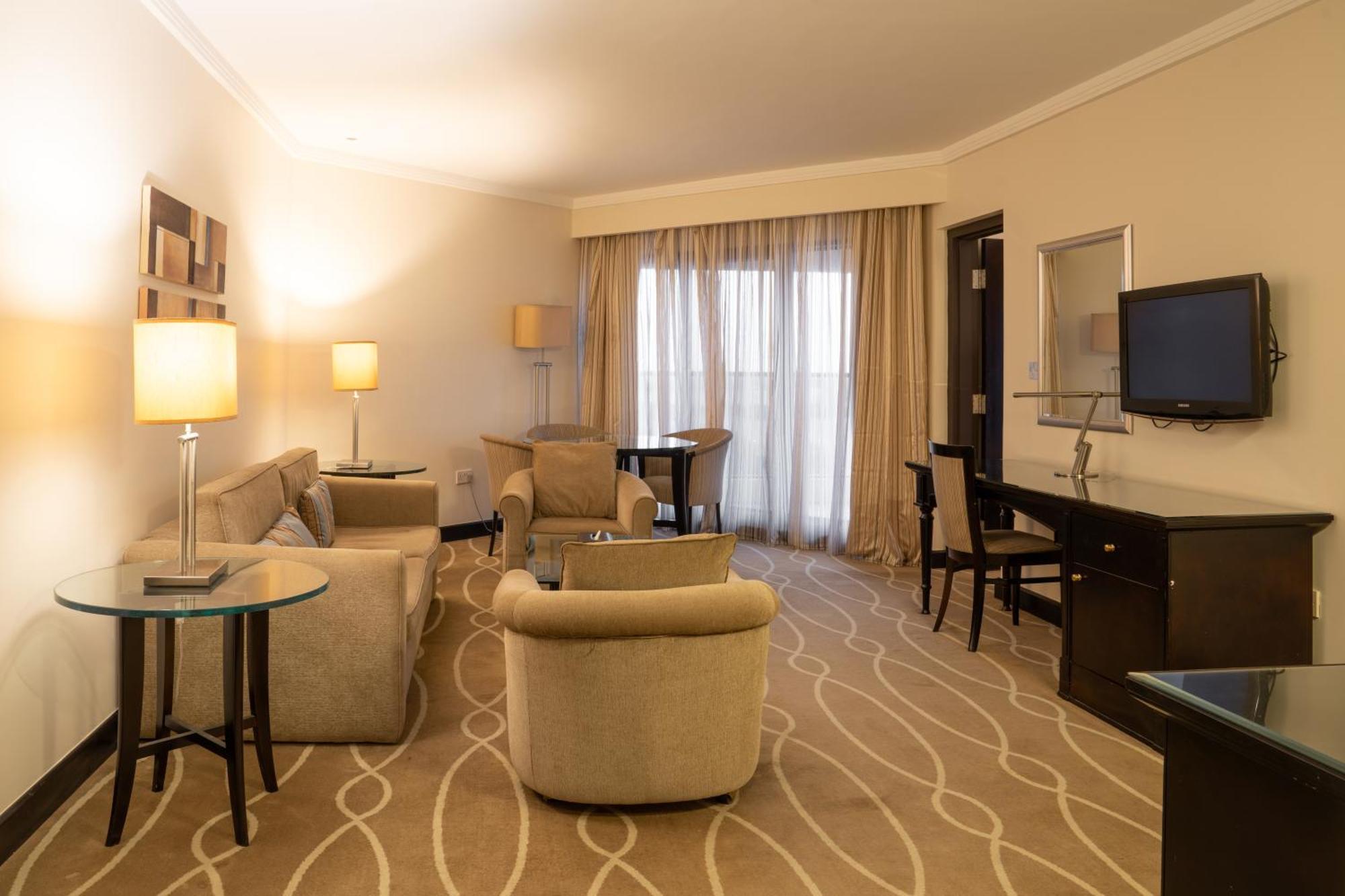 Danat Al Ain Resort Экстерьер фото A suite at the hotel