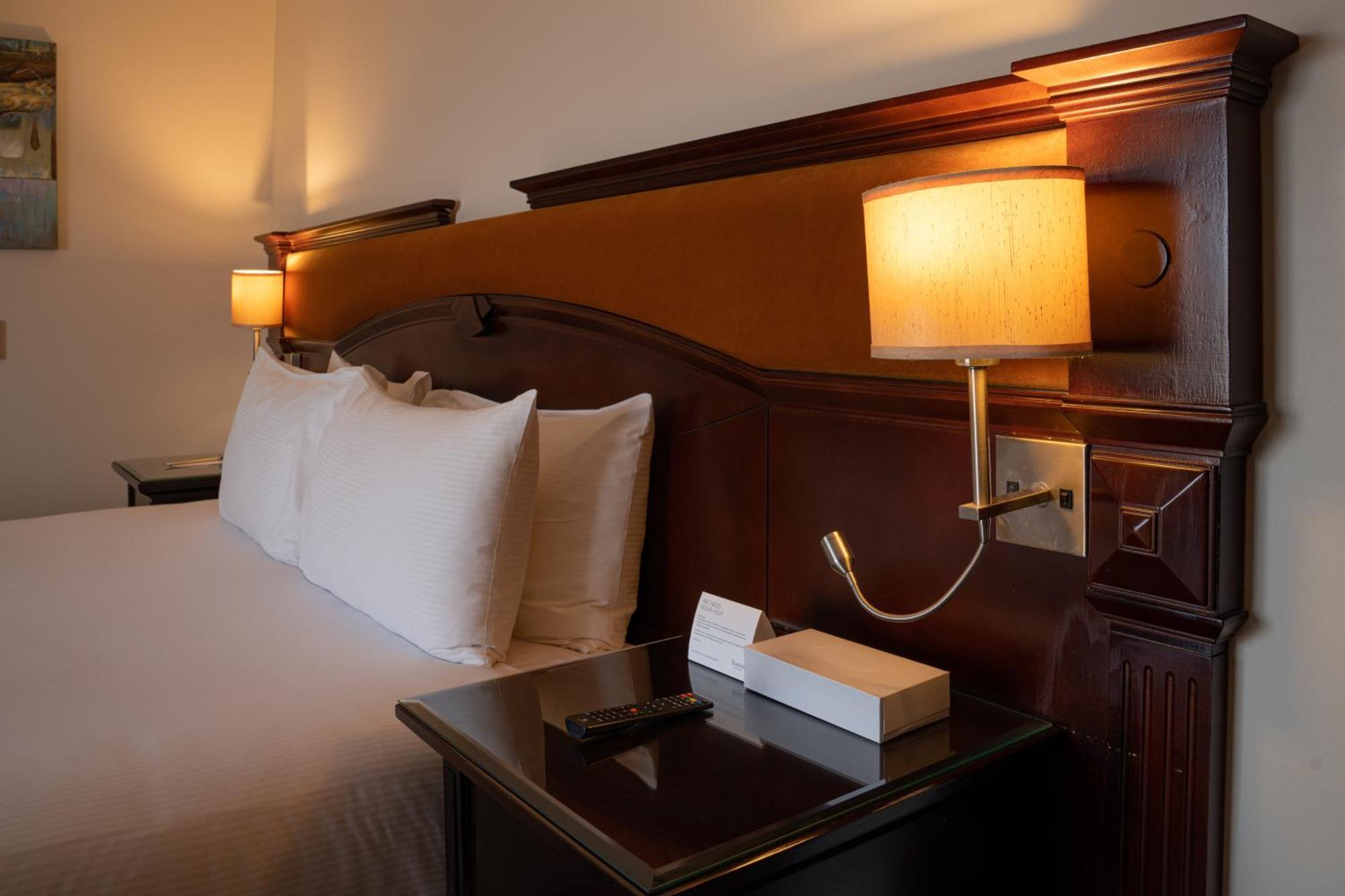 Danat Al Ain Resort Экстерьер фото A bedside table