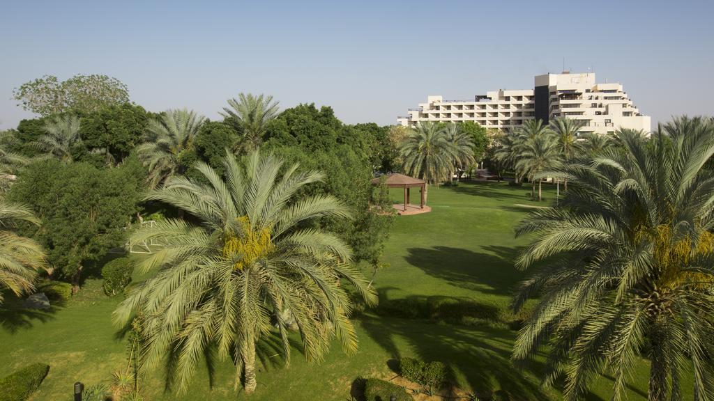 Danat Al Ain Resort Экстерьер фото The green of the 18th hole