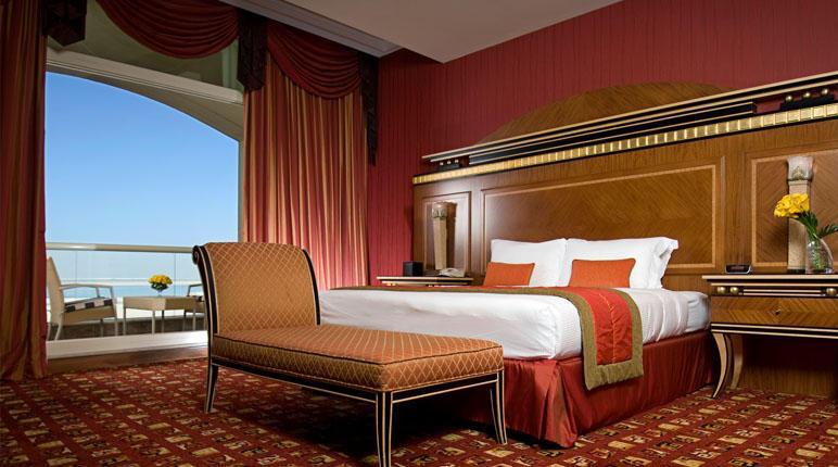 Danat Al Ain Resort Экстерьер фото A bedroom at the Jumeirah Beach Hotel