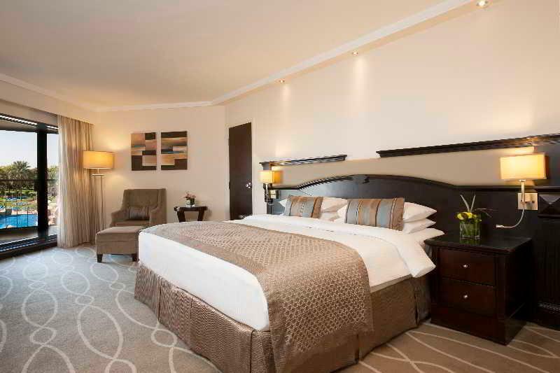 Danat Al Ain Resort Экстерьер фото A bedroom at the hotel